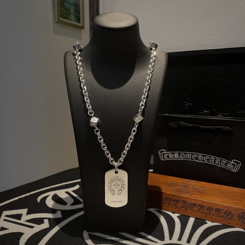 Ch**me He**ts necklaces